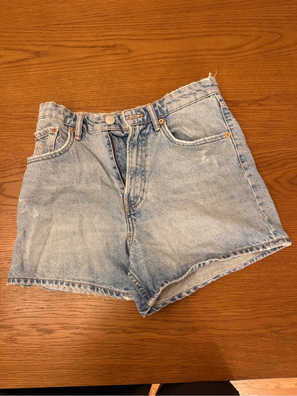 ZARA Light Wash Denim Women's Shorts - Casual High-Rise Style